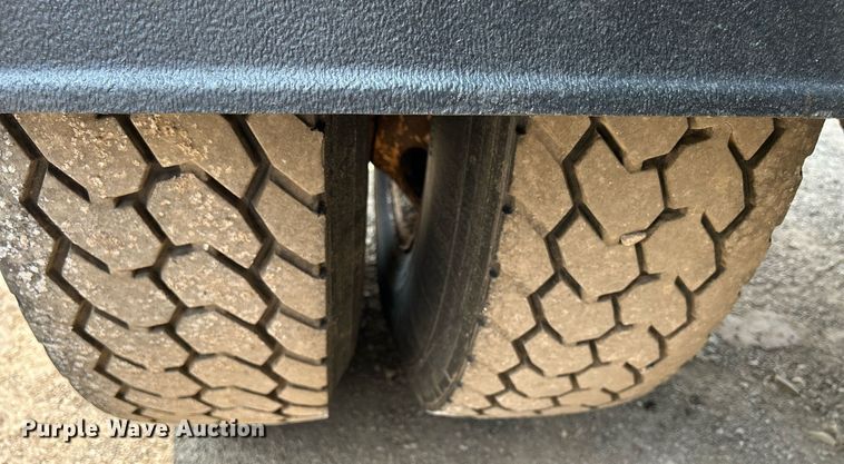 image for item DS8767 2006 International 4300  spreader truck