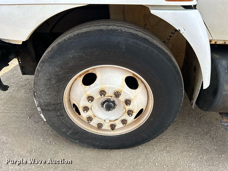 image for item DS8767 2006 International 4300  spreader truck