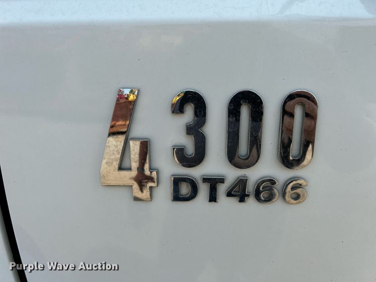 image for item DS8767 2006 International 4300  spreader truck