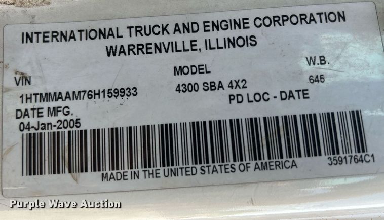 image for item DS8767 2006 International 4300  spreader truck