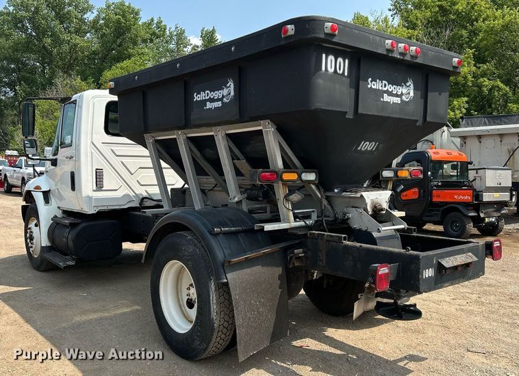 image for item DS8768 2009 International DuraStar 4300  spreader truck