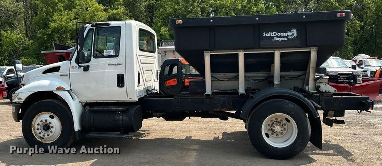 image for item DS8768 2009 International DuraStar 4300  spreader truck