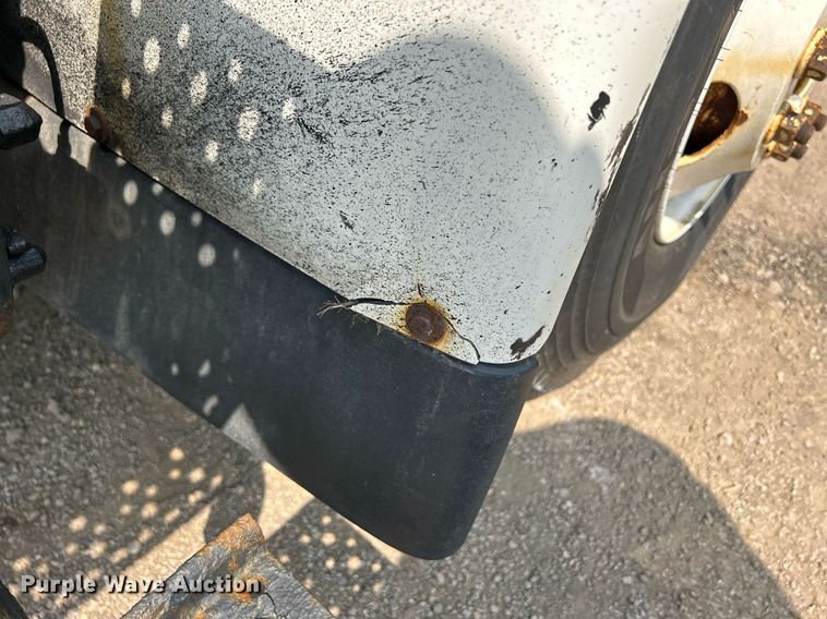 image for item DS8768 2009 International DuraStar 4300  spreader truck