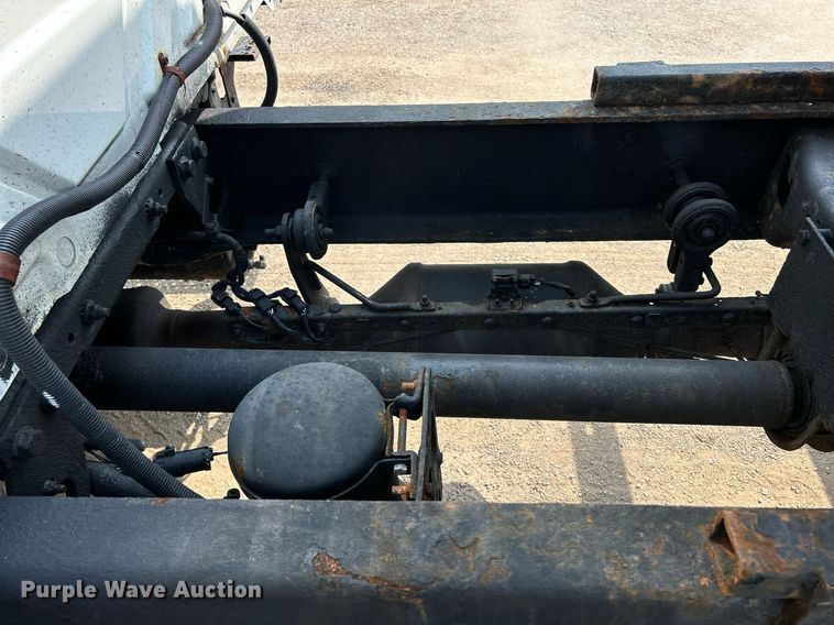 image for item DS8768 2009 International DuraStar 4300  spreader truck