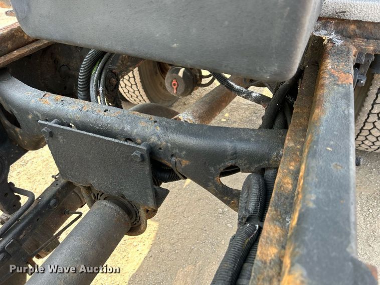 image for item DS8768 2009 International DuraStar 4300  spreader truck