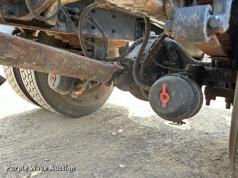 image for item DS8768 2009 International DuraStar 4300  spreader truck