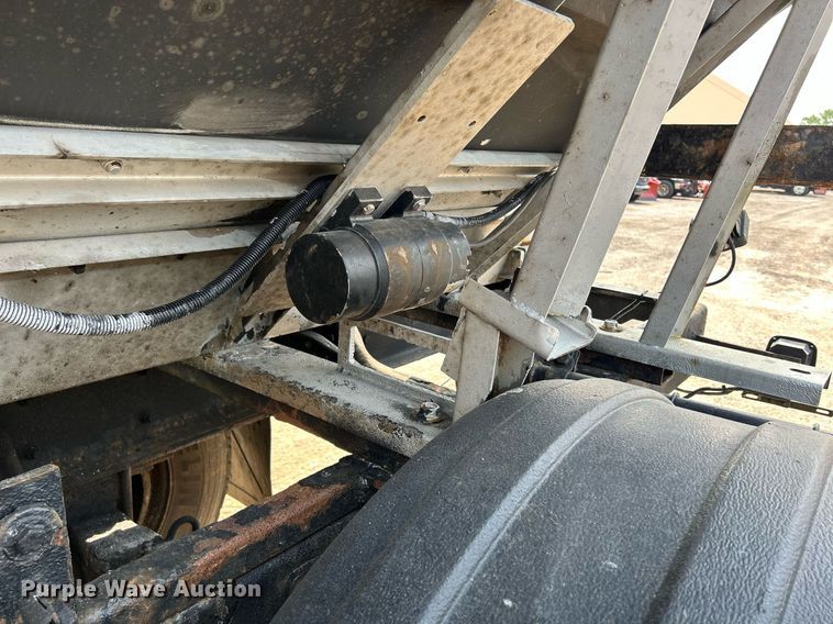 image for item DS8768 2009 International DuraStar 4300  spreader truck