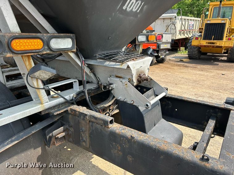 image for item DS8768 2009 International DuraStar 4300  spreader truck