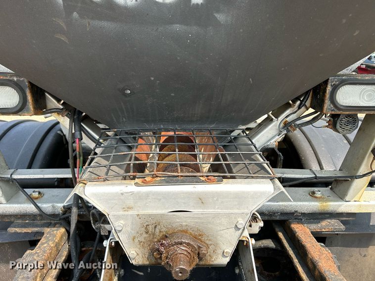 image for item DS8768 2009 International DuraStar 4300  spreader truck