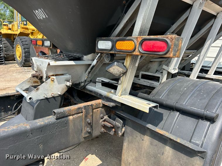 image for item DS8768 2009 International DuraStar 4300  spreader truck
