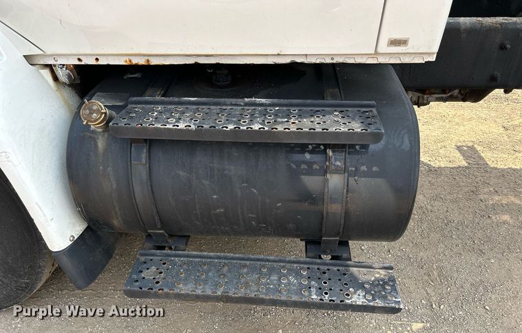 image for item DS8768 2009 International DuraStar 4300  spreader truck