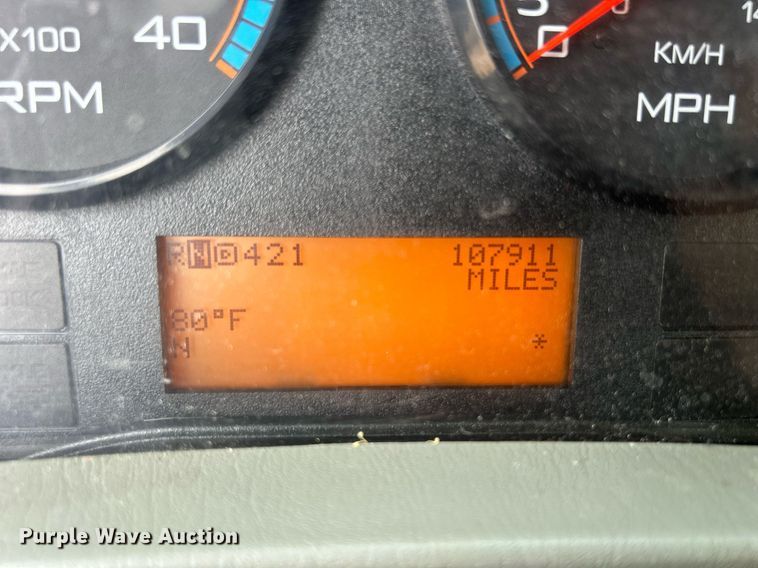 image for item DS8768 2009 International DuraStar 4300  spreader truck