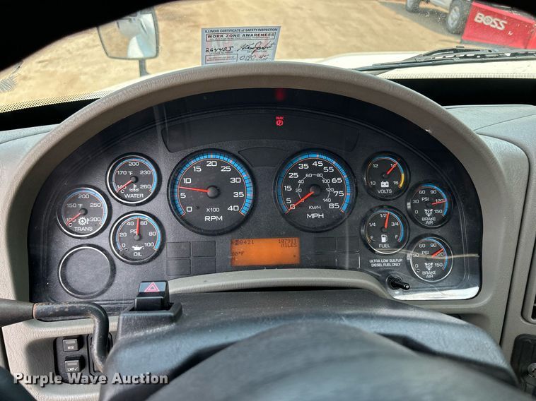 image for item DS8768 2009 International DuraStar 4300  spreader truck