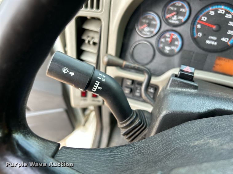 image for item DS8768 2009 International DuraStar 4300  spreader truck