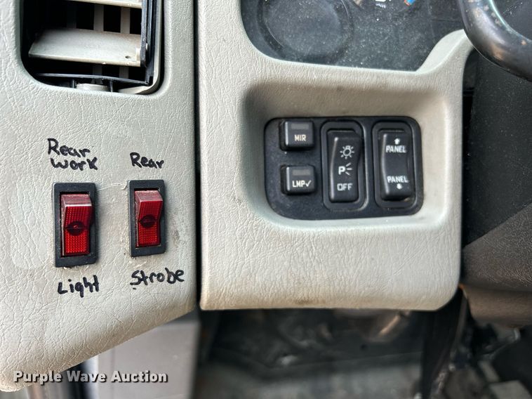 image for item DS8768 2009 International DuraStar 4300  spreader truck