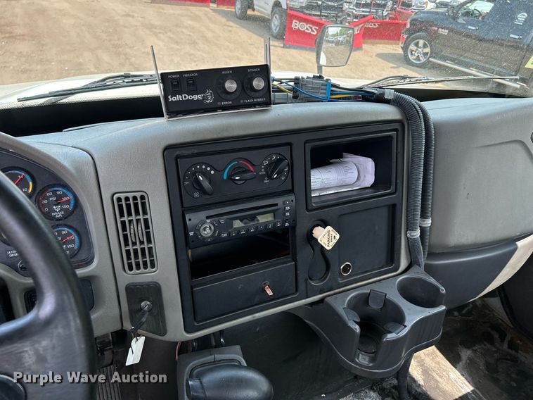 image for item DS8768 2009 International DuraStar 4300  spreader truck