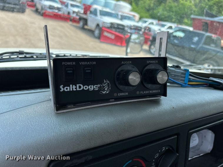 image for item DS8768 2009 International DuraStar 4300  spreader truck