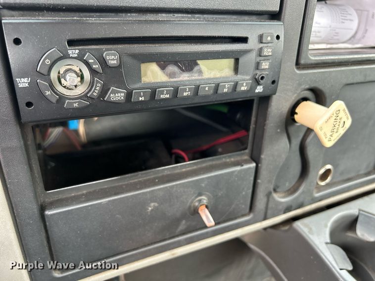 image for item DS8768 2009 International DuraStar 4300  spreader truck