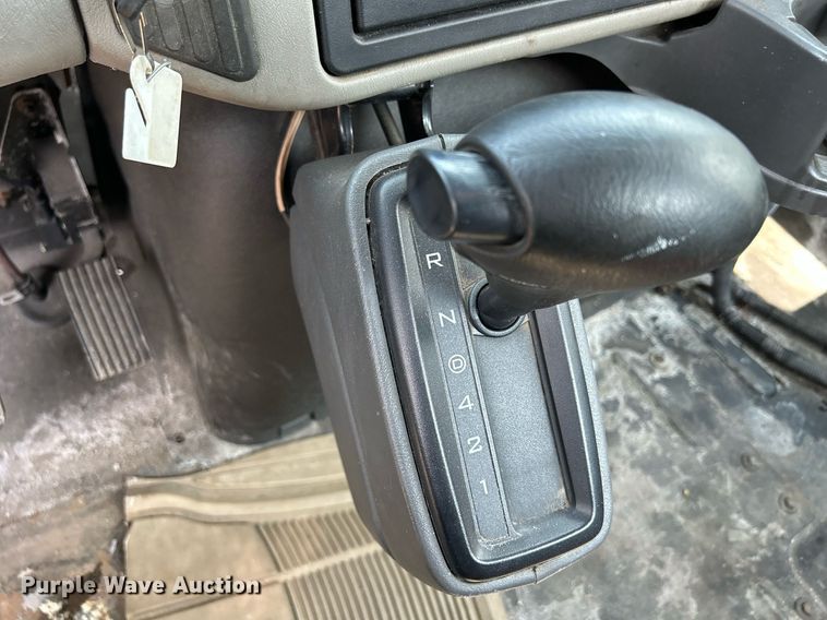 image for item DS8768 2009 International DuraStar 4300  spreader truck