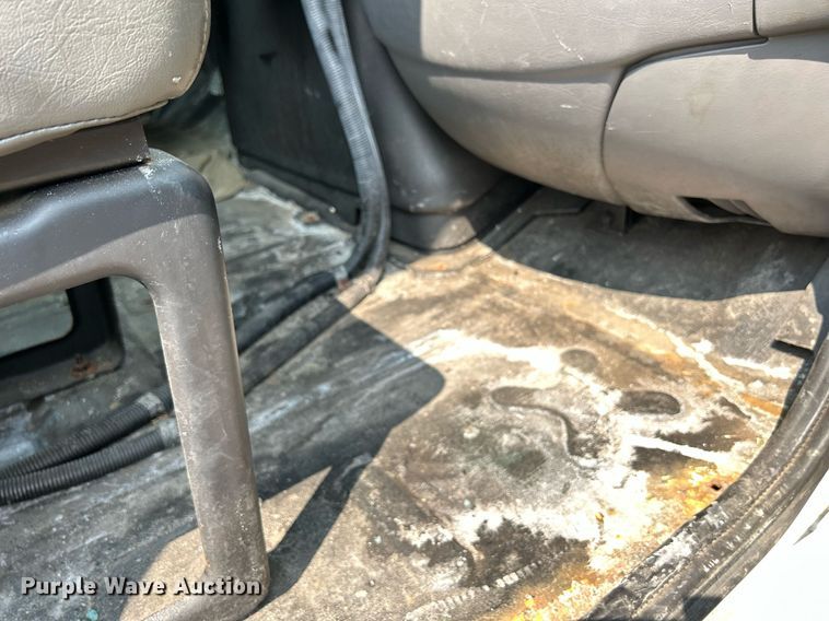 image for item DS8768 2009 International DuraStar 4300  spreader truck