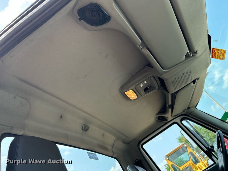 image for item DS8768 2009 International DuraStar 4300  spreader truck