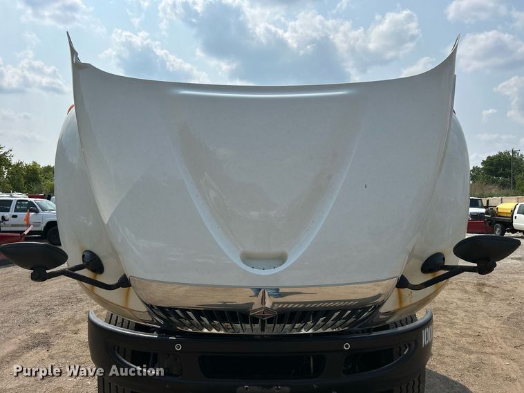 image for item DS8768 2009 International DuraStar 4300  spreader truck