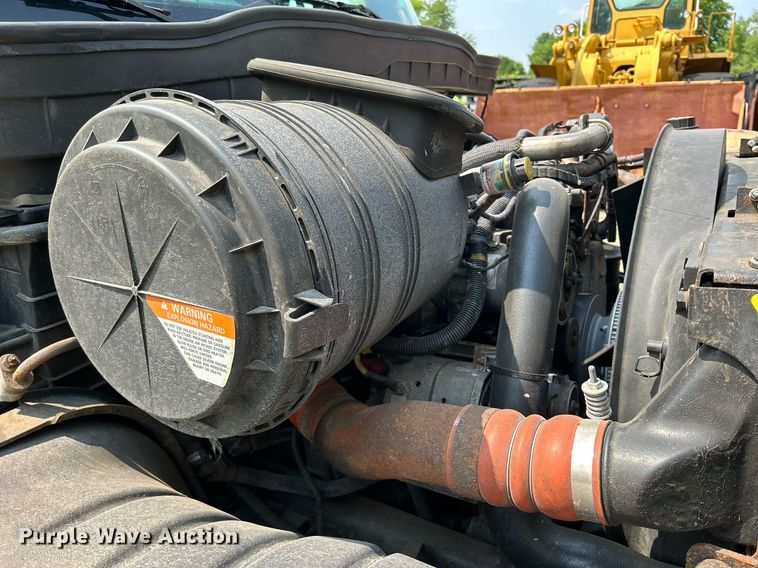 image for item DS8768 2009 International DuraStar 4300  spreader truck