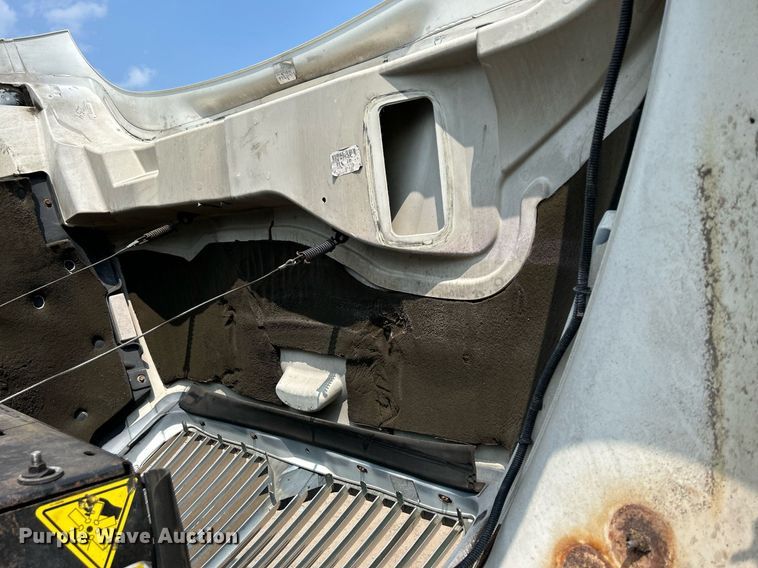 image for item DS8768 2009 International DuraStar 4300  spreader truck