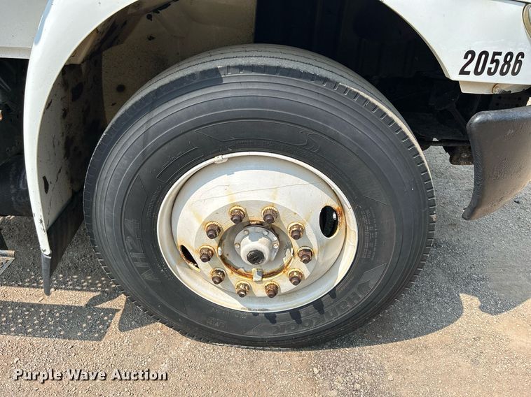 image for item DS8768 2009 International DuraStar 4300  spreader truck