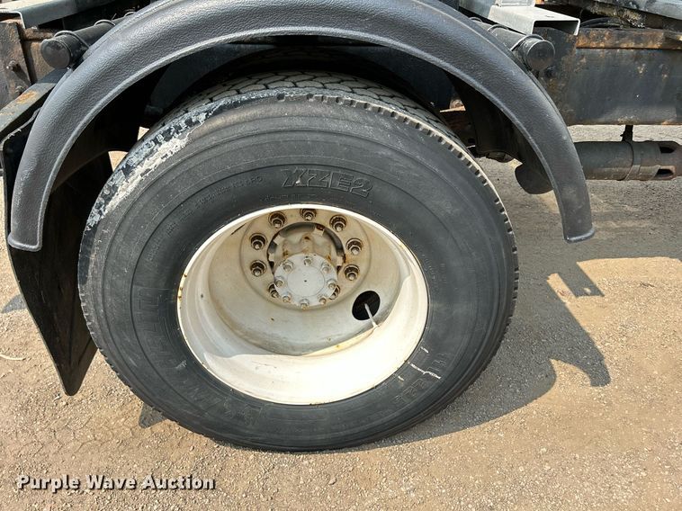 image for item DS8768 2009 International DuraStar 4300  spreader truck