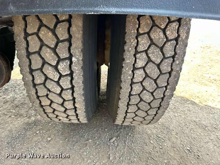 image for item DS8768 2009 International DuraStar 4300  spreader truck