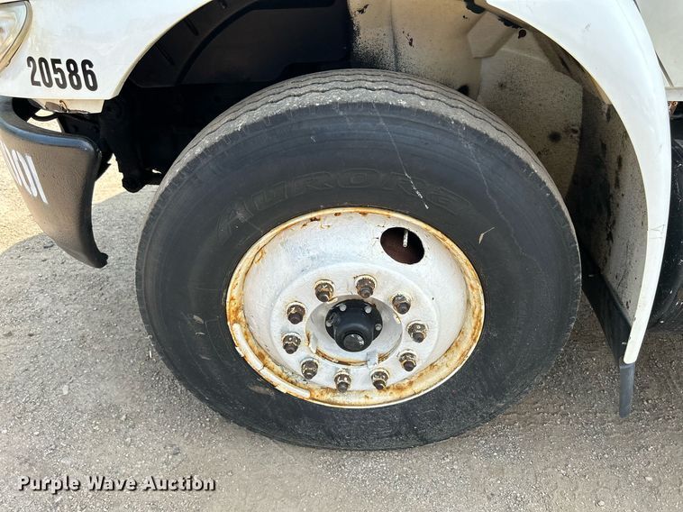 image for item DS8768 2009 International DuraStar 4300  spreader truck