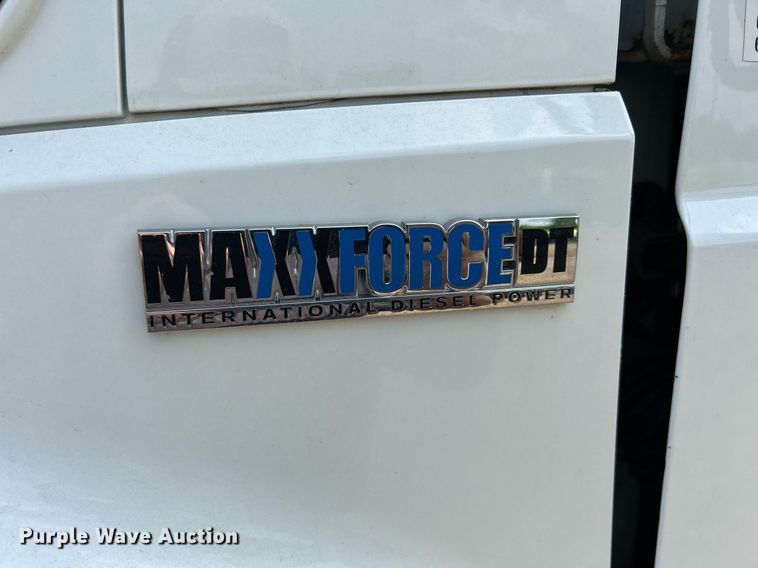 image for item DS8768 2009 International DuraStar 4300  spreader truck