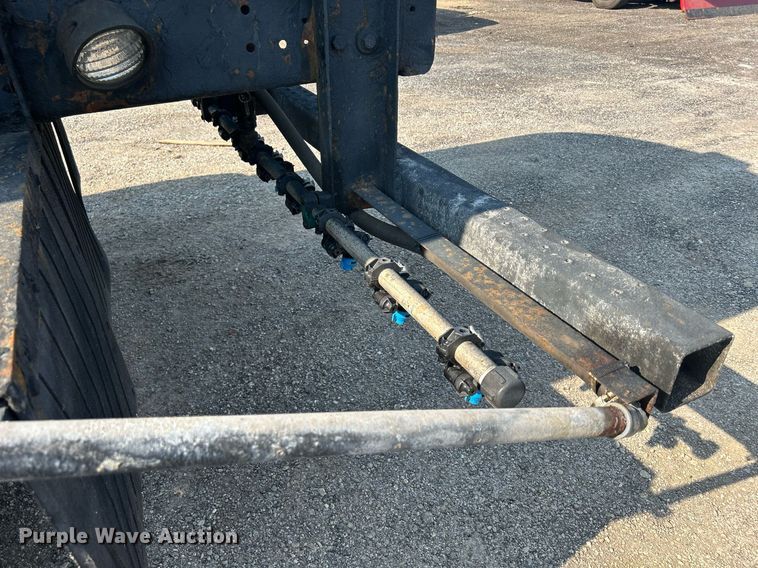 image for item DS8769 2005 International 4300  de-icer truck