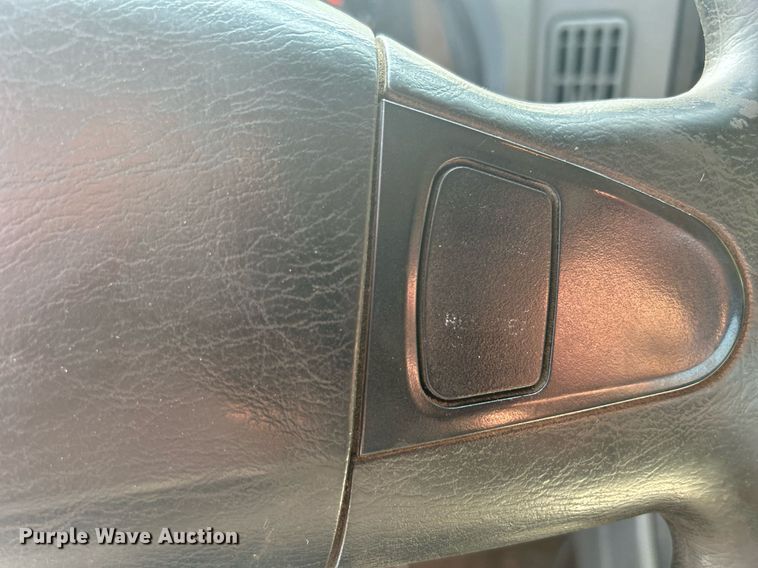 image for item DS8769 2005 International 4300  de-icer truck