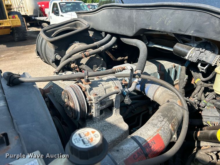 image for item DS8769 2005 International 4300  de-icer truck