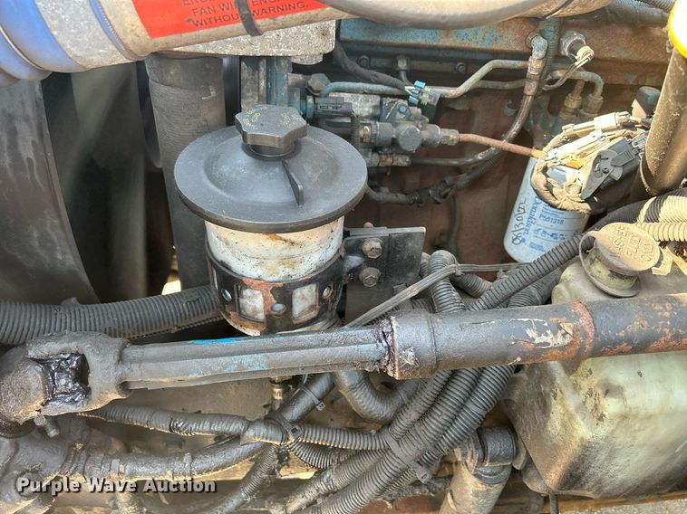 image for item DS8769 2005 International 4300  de-icer truck