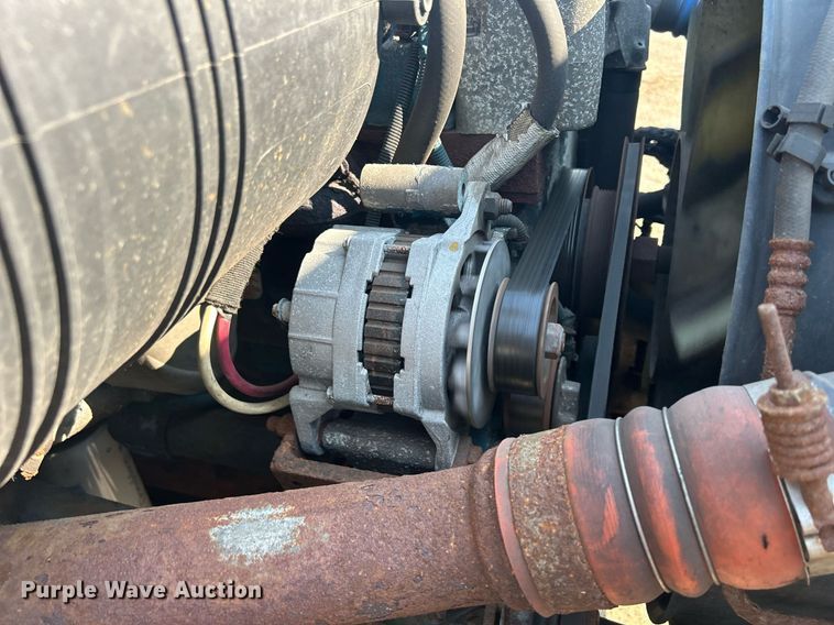 image for item DS8769 2005 International 4300  de-icer truck