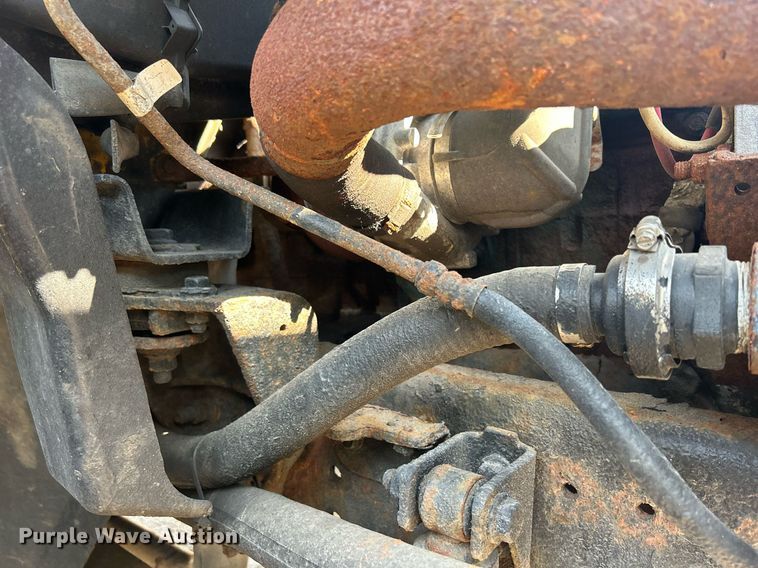 image for item DS8769 2005 International 4300  de-icer truck