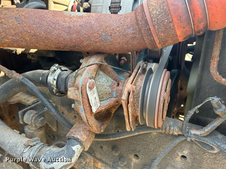 image for item DS8769 2005 International 4300  de-icer truck