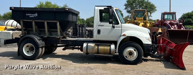 image for item DS8770 2013 International DuraStar 4300  spreader truck