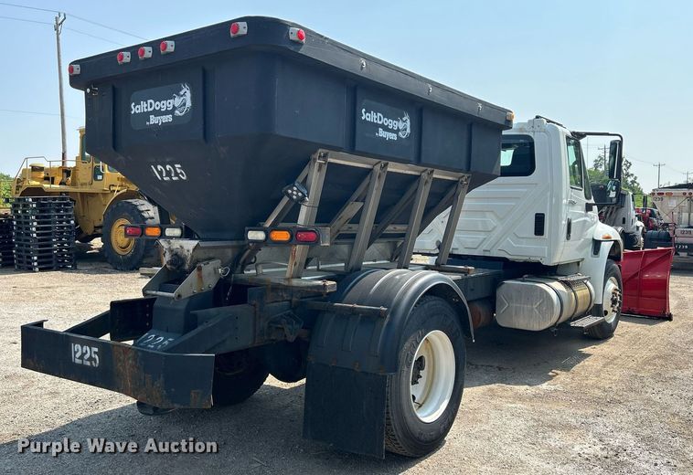 image for item DS8770 2013 International DuraStar 4300  spreader truck