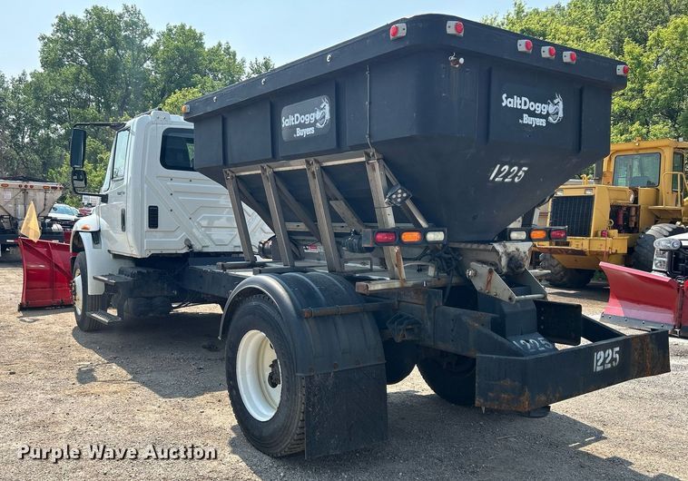 image for item DS8770 2013 International DuraStar 4300  spreader truck