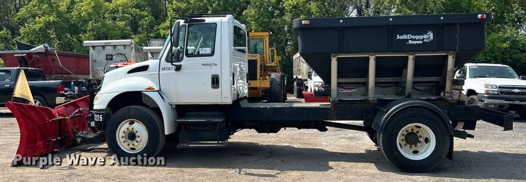 image for item DS8770 2013 International DuraStar 4300  spreader truck