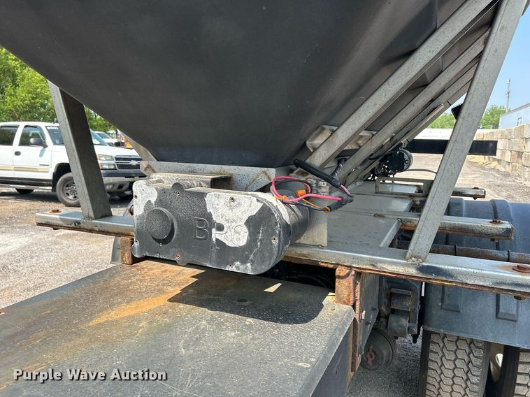 image for item DS8770 2013 International DuraStar 4300  spreader truck