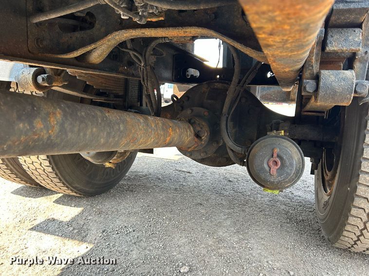 image for item DS8770 2013 International DuraStar 4300  spreader truck