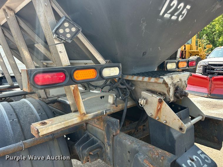 image for item DS8770 2013 International DuraStar 4300  spreader truck