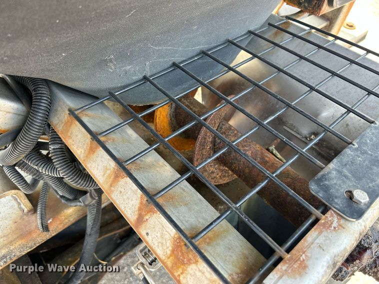 image for item DS8770 2013 International DuraStar 4300  spreader truck