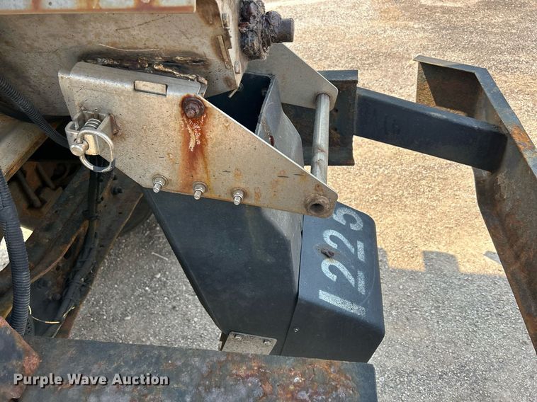 image for item DS8770 2013 International DuraStar 4300  spreader truck