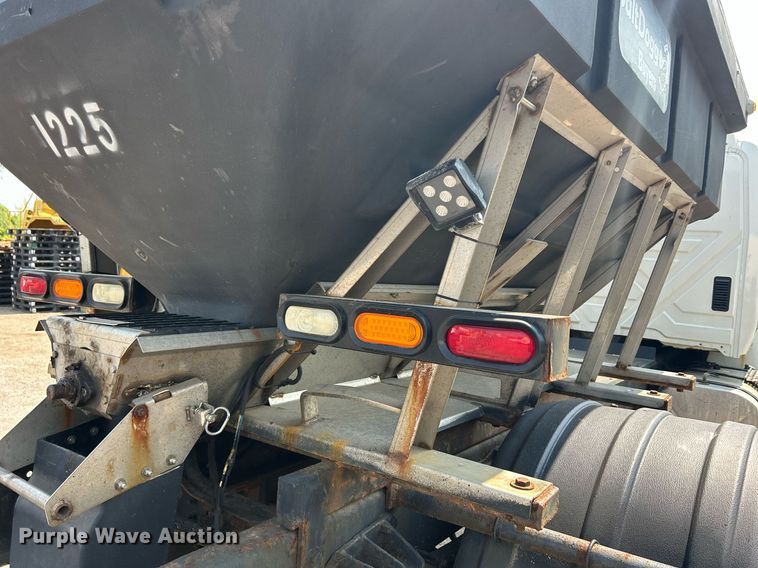 image for item DS8770 2013 International DuraStar 4300  spreader truck